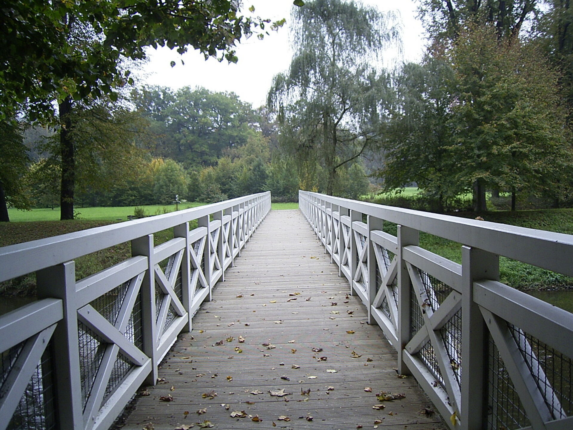 Historische Luftbrücke‑Szene mit Flugzeugen und Menschen