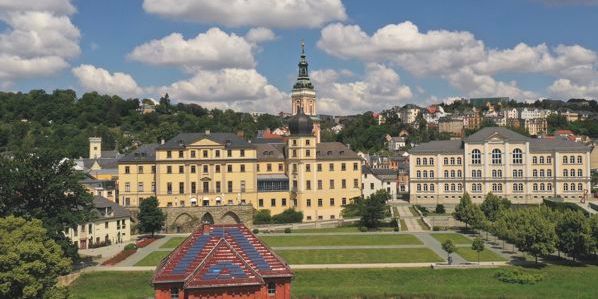  Blick auf Stadt Greiz mit markanten Gebäuden und Umgebung