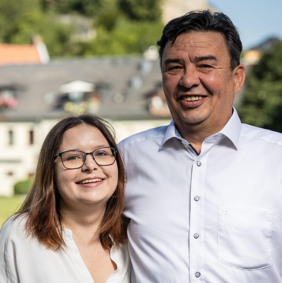  Porträt von Jan und Sara Popp nebeneinander